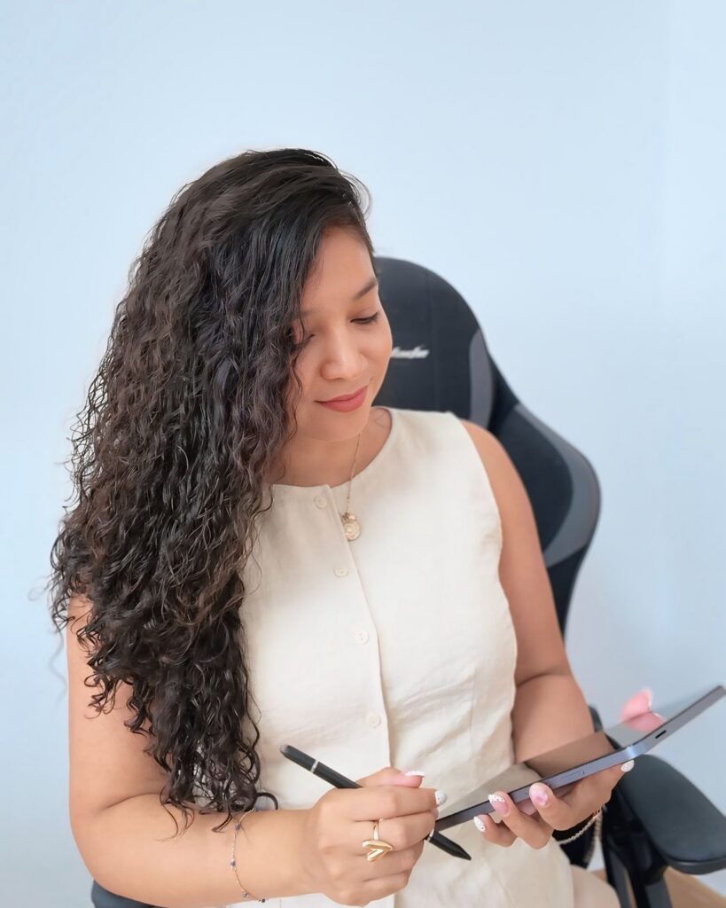 Araceli preparando su plan de trabajo